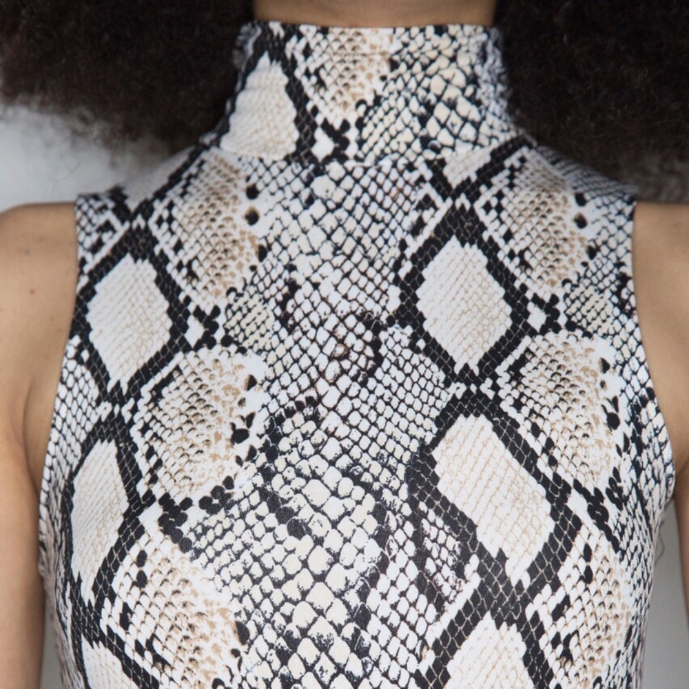Snake Print Mock Neck Bodysuit - Picture 4 of 8